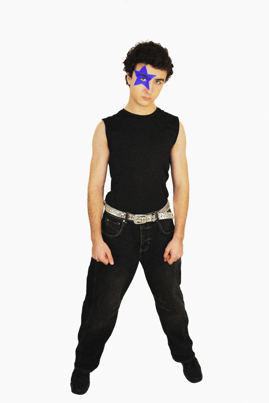 COSMÓ full portrait